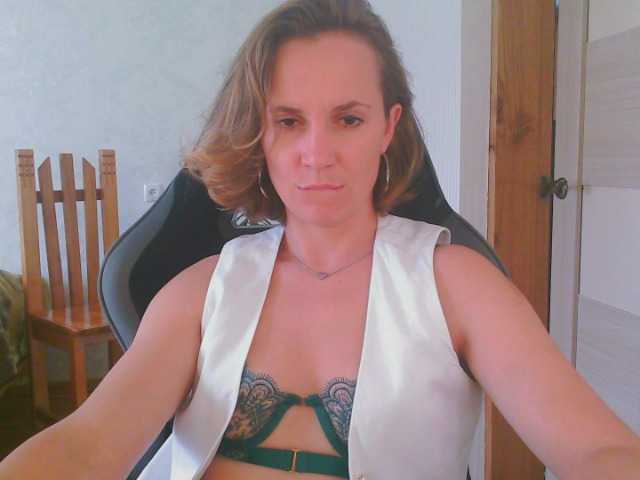 Aloonaa live cam on BongaCams