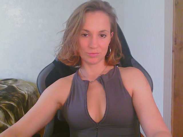 Aloonaa live cam on BongaCams
