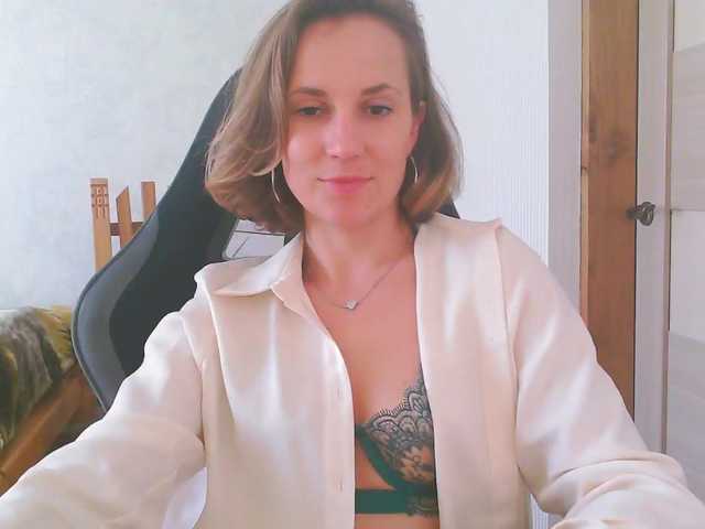 Aloonaa live cam on BongaCams