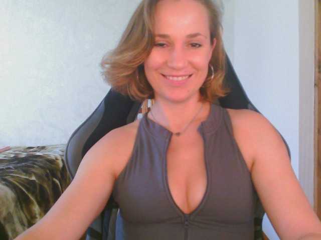 Aloonaa live cam on BongaCams