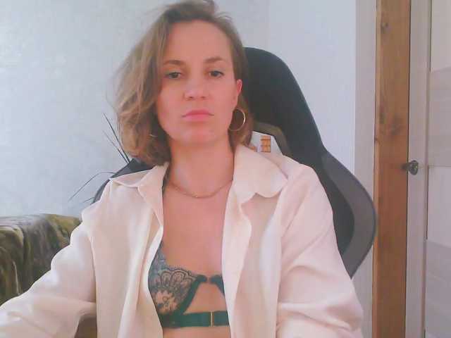 Aloonaa live cam on BongaCams