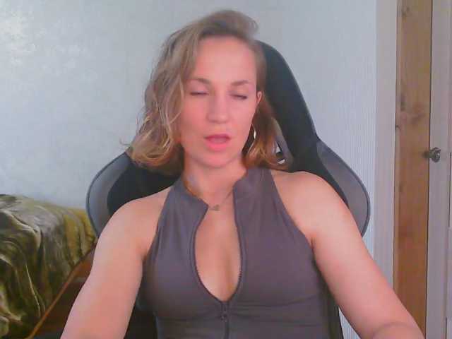 Aloonaa live cam on BongaCams