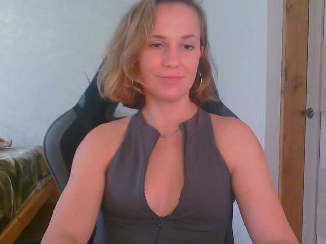Aloonaa live cam on BongaCams
