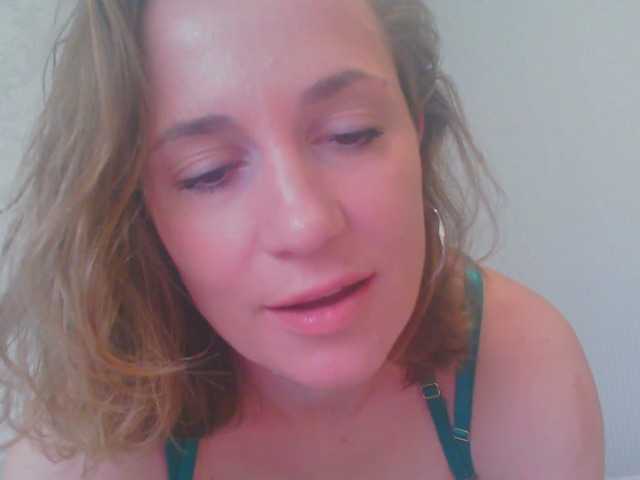 Aloonaa live cam on BongaCams