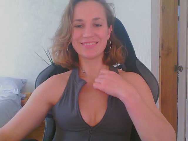 Aloonaa live cam on BongaCams