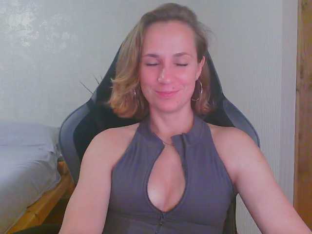Aloonaa live cam on BongaCams