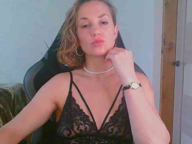 Aloonaa - Girl 