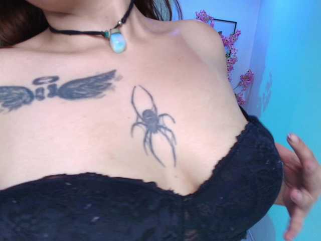 Aura-dolly live cam on BongaCams
