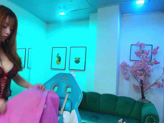Aura-dolly webcam