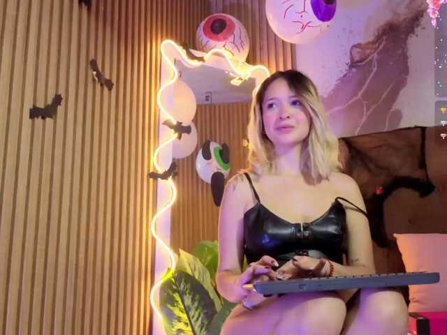Sofiapalmer-tay live cam on BongaCams