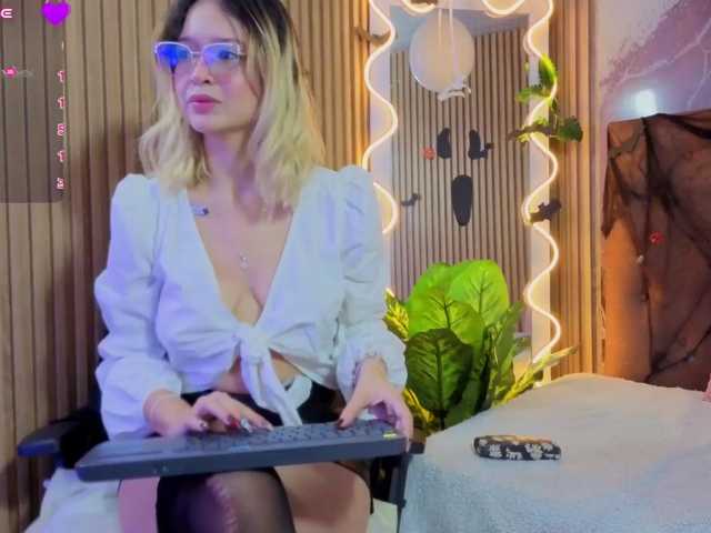 Sofiapalmer-tay live cam on BongaCams