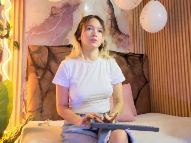 Sofiapalmer-tay live cam on BongaCams