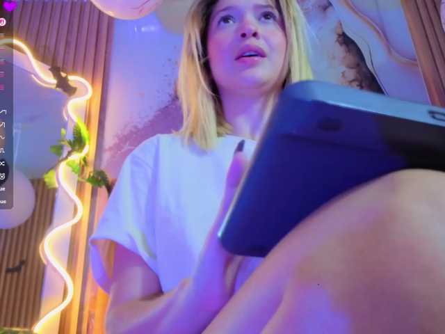Sofiapalmer-tay live cam on BongaCams