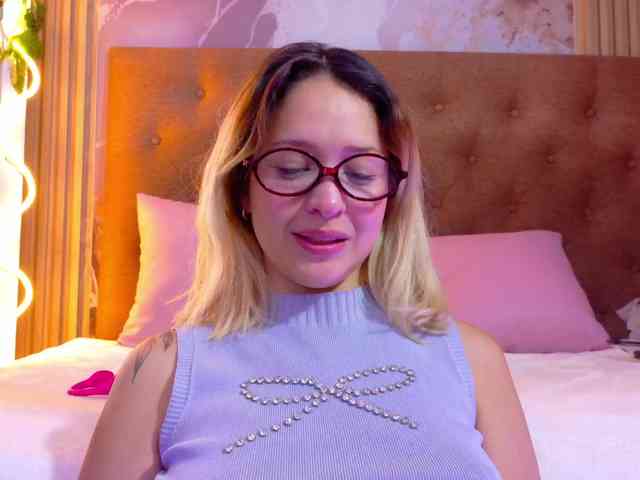 Sofiapalmer-tay webcam