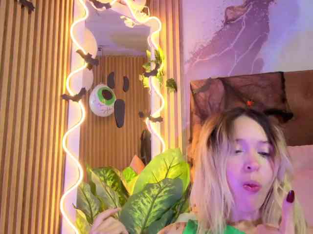 Sofiapalmer-tay webcam