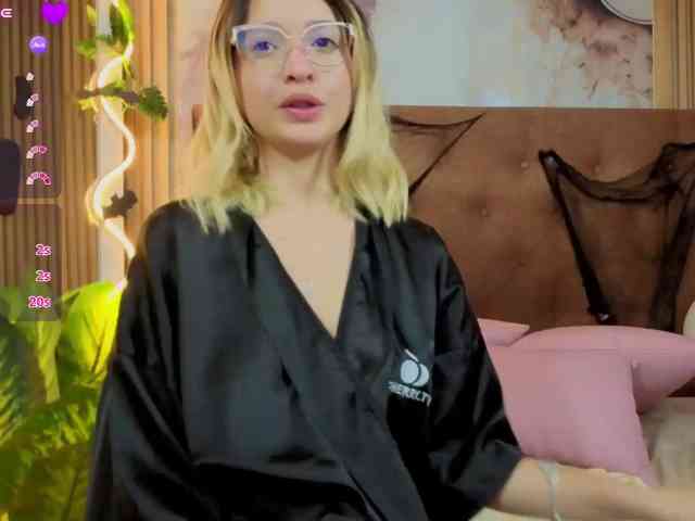sofiapalmer-tay's live room