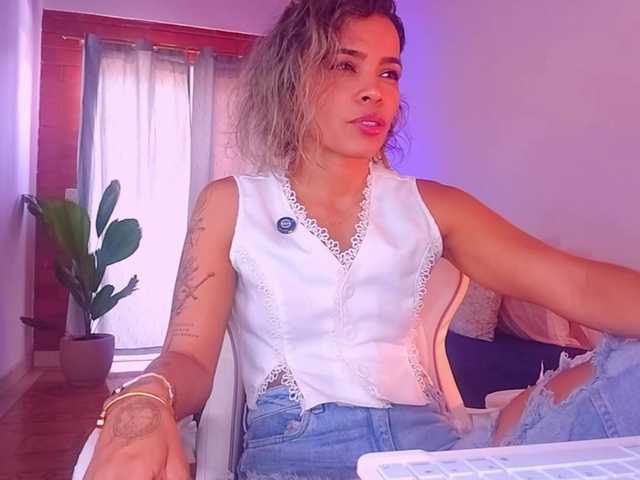 SashaKlein-xo live cam on BongaCams