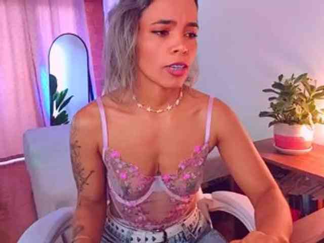 SashaKleinOF webcam