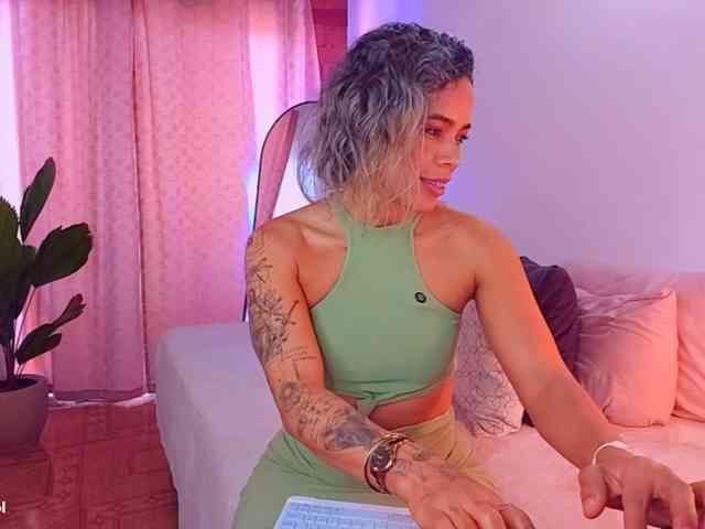 SashaKleinOF webcam
