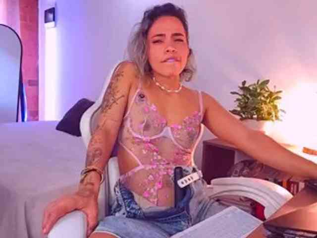 SashaKleinOF webcam