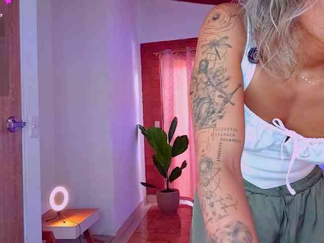 SashaKleinOF webcam