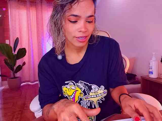 SashaKleinOF webcam