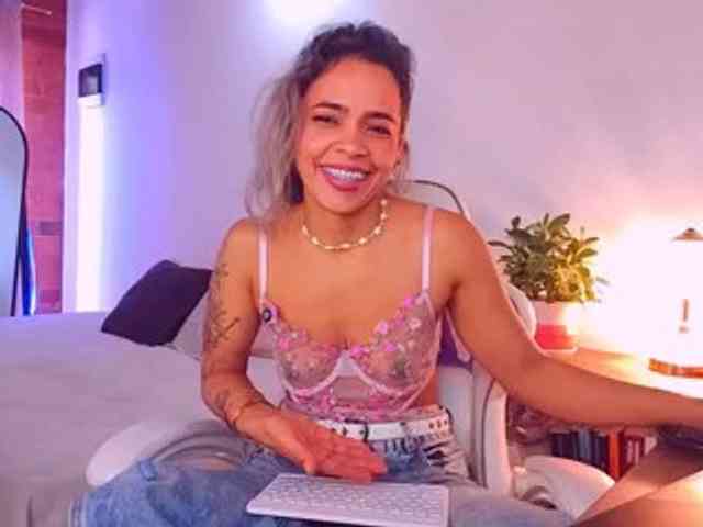 SashaKleinOF webcam