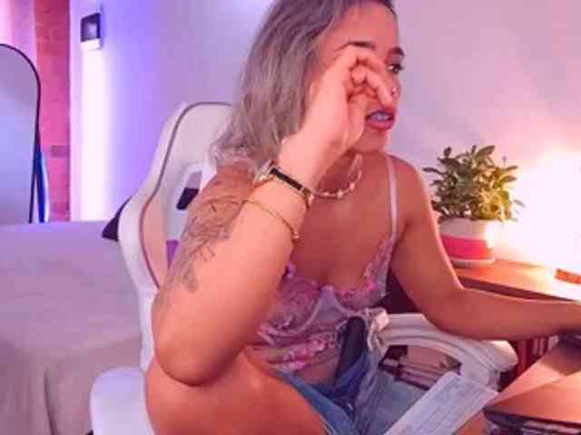 SashaKleinOF webcam