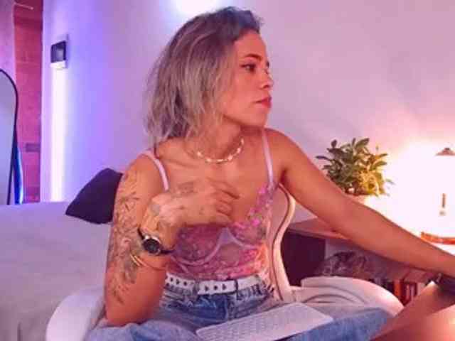 SashaKleinOF webcam
