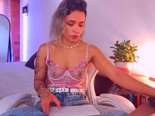 SashaKleinOF webcam
