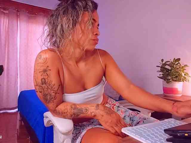 SashaKleinOF webcam