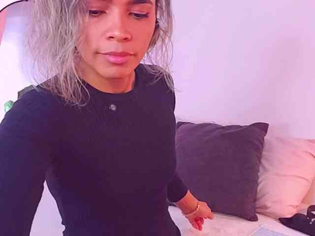 SashaKleinOF webcam