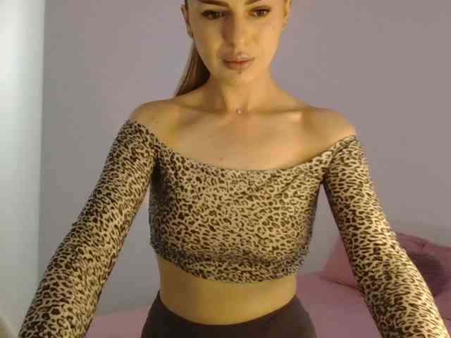 LinaAvery webcam