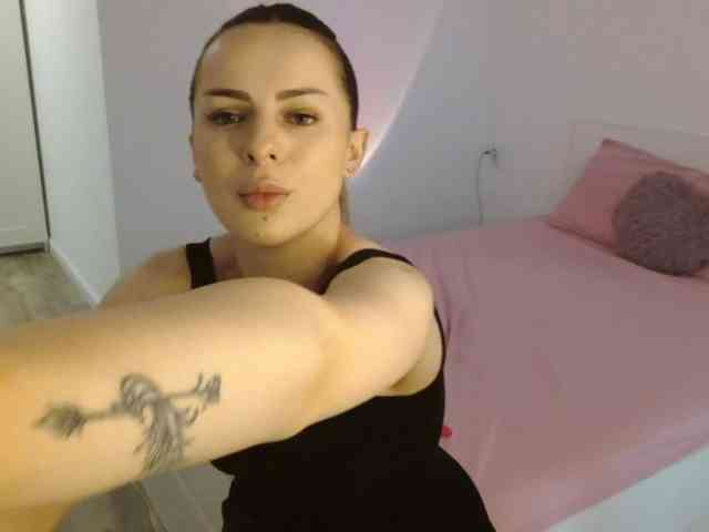 LinaAvery webcam