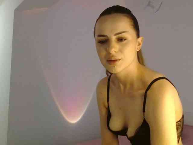 LinaAvery webcam