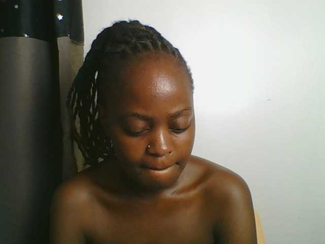 cutey-luv live cam on BongaCams