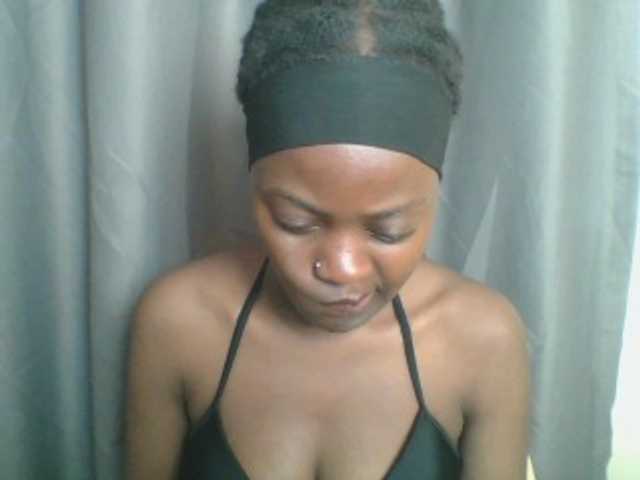 cutey-luv live cam on BongaCams