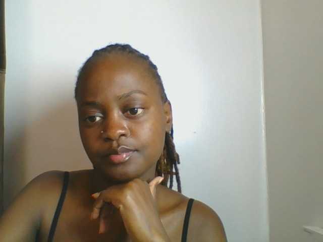 cutey-luv live cam on BongaCams