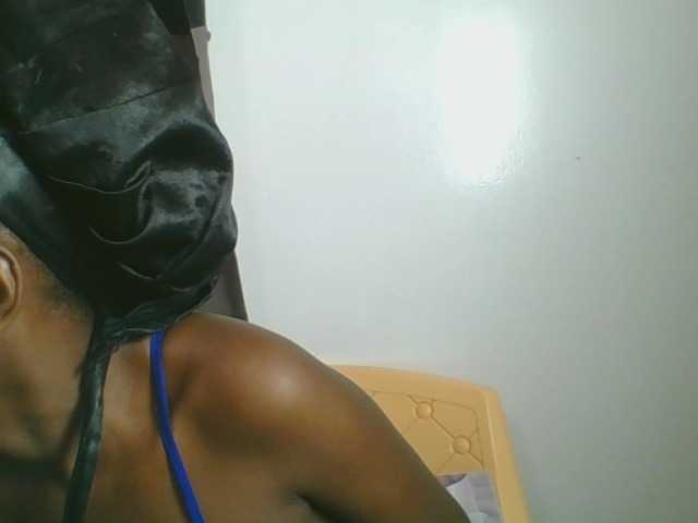 cutey-luv live cam on BongaCams