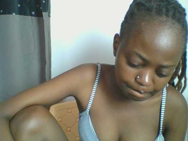 cutey-luv live cam on BongaCams