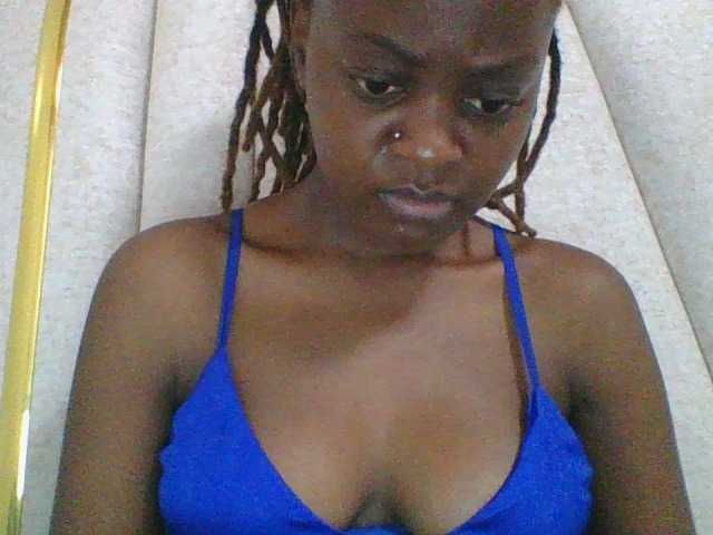 cutey-luv live cam on BongaCams
