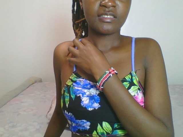 cutey-luv live cam on BongaCams