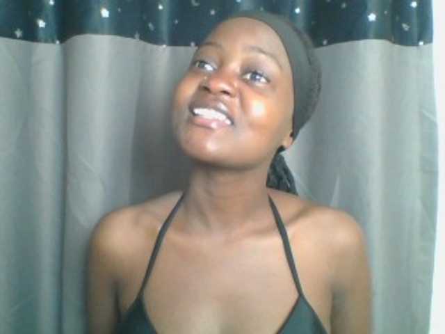 cutey-luv live cam on BongaCams
