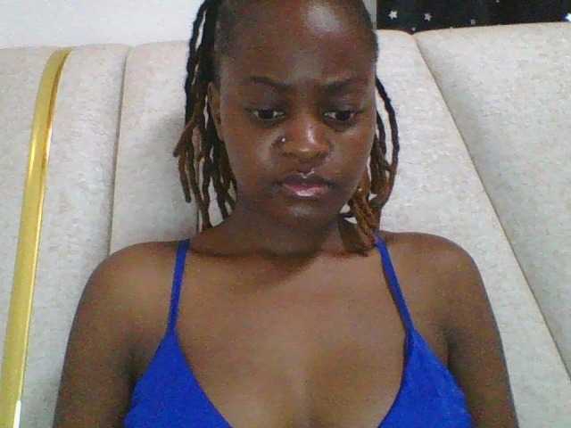 cutey-luv live cam on BongaCams