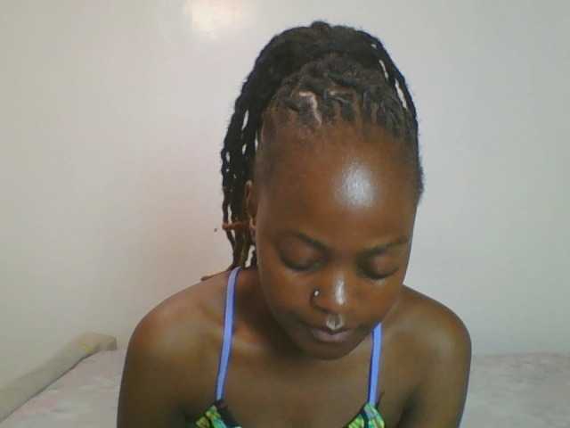cutey-luv live cam on BongaCams