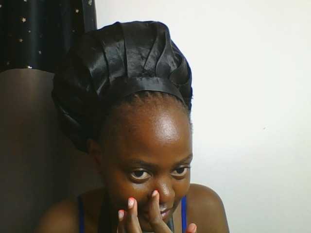 cutey-luv live cam on BongaCams