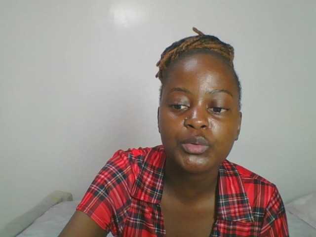 cutey-luv live cam on BongaCams