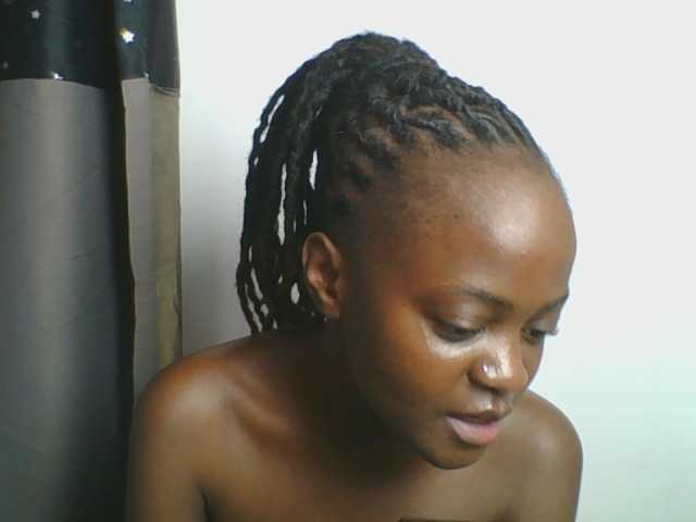 cutey-luv live cam on BongaCams