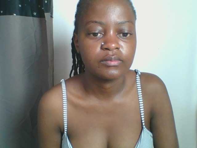 cutey-luv live cam on BongaCams