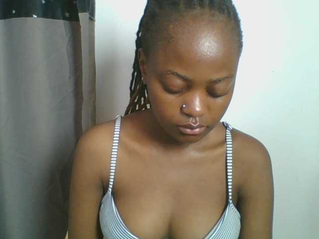 cutey-luv live cam on BongaCams